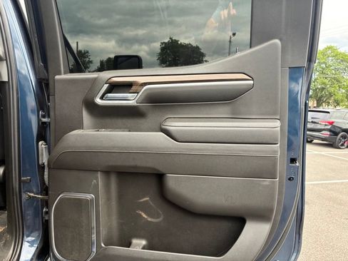 Used 2022 Chevrolet Silverado 1500 LT AWD/4WD image 39