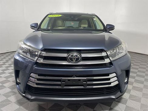 Used 2019 Toyota Highlander Limited Platinum AWD/4WD image 2