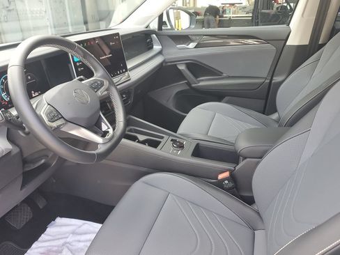 Certified 2026 Volkswagen Tiguan SE AWD/4WD image 24
