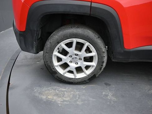 Used 2023 Jeep Renegade Latitude w/ Premium Group AWD/4WD image 42