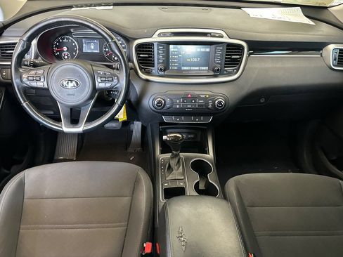Used 2017 Kia Sorento FWD w/ LX Convenience Package image 14