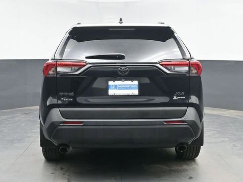 Used 2020 Toyota RAV4 XLE FWD image 9