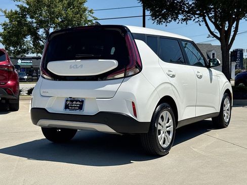 Used 2025 Kia Soul LX FWD image 8
