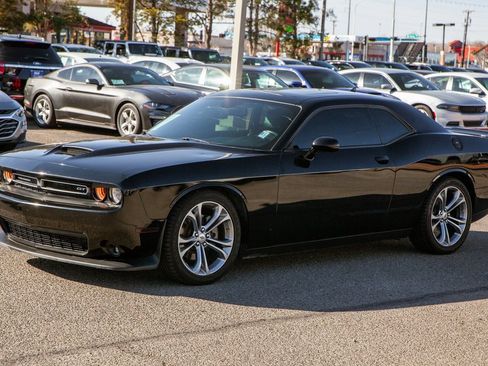 Used 2022 Dodge Challenger GT w/ Plus Package image 9