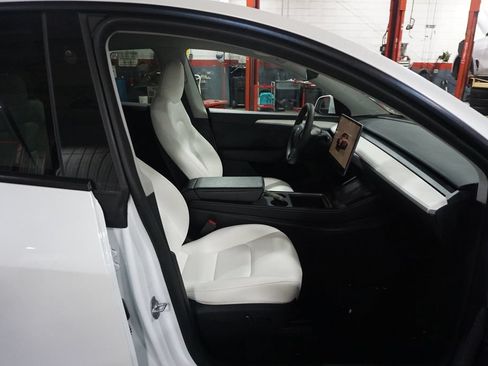 Used 2024 Tesla Model Y Performance AWD/4WD image 19