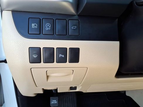 Used 2017 Toyota Highlander Limited FWD image 18