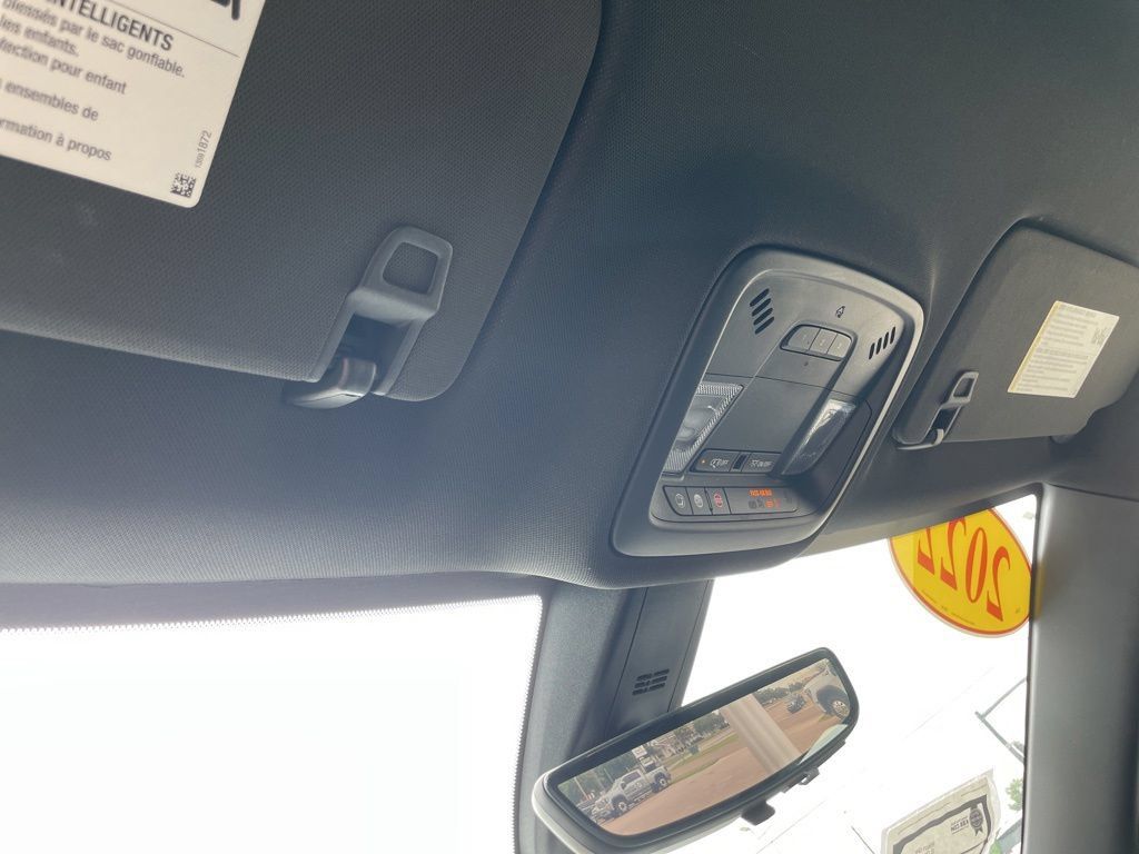 Used 2022 Chevrolet Traverse LT FWD image 53