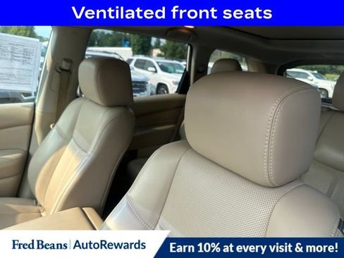 Used 2016 Nissan Pathfinder Platinum w/ Family Entertainment Package AWD/4WD image 9