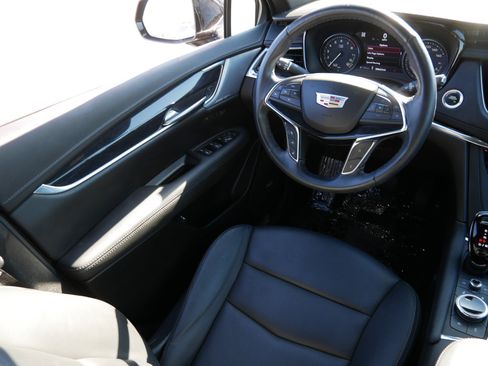 Used 2023 Cadillac XT5 Premium Luxury w/ Technology Package AWD/4WD image 9