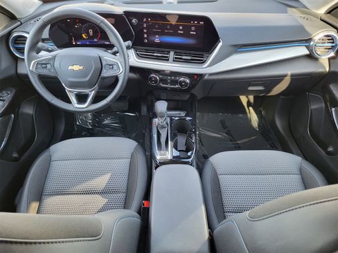 Used 2025 Chevrolet Trax LT w/ LT Convenience Package image 25
