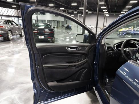 Used 2019 Ford Edge Titanium w/ Cargo Accessory Package AWD/4WD image 10