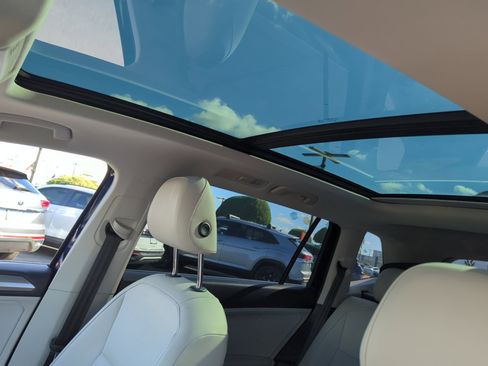 Certified 2022 Volkswagen Tiguan SE w/ Panoramic Sunroof Package image 31