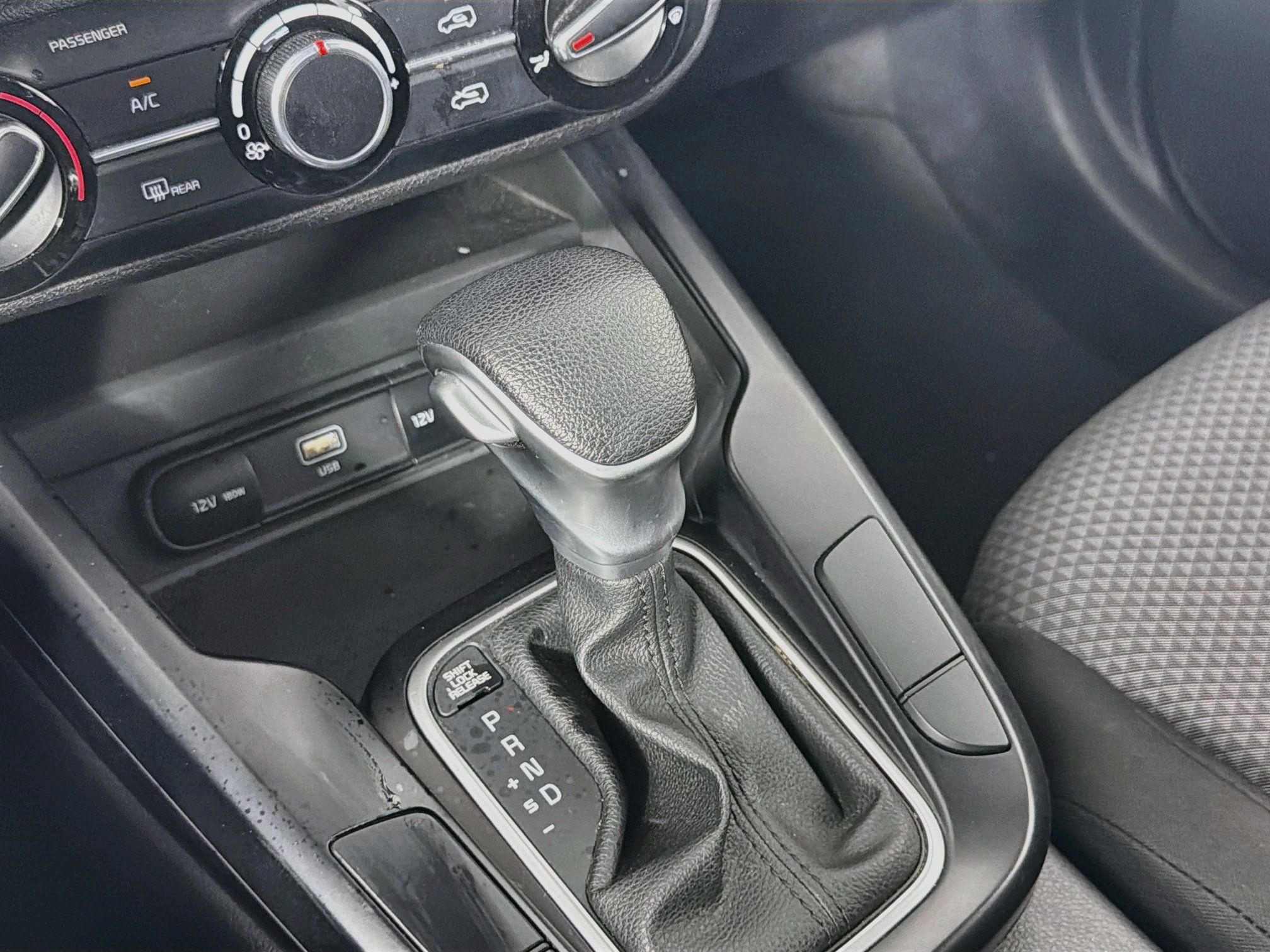 Used 2025 Kia Soul LX w/ LX Technology Package FWD image 25