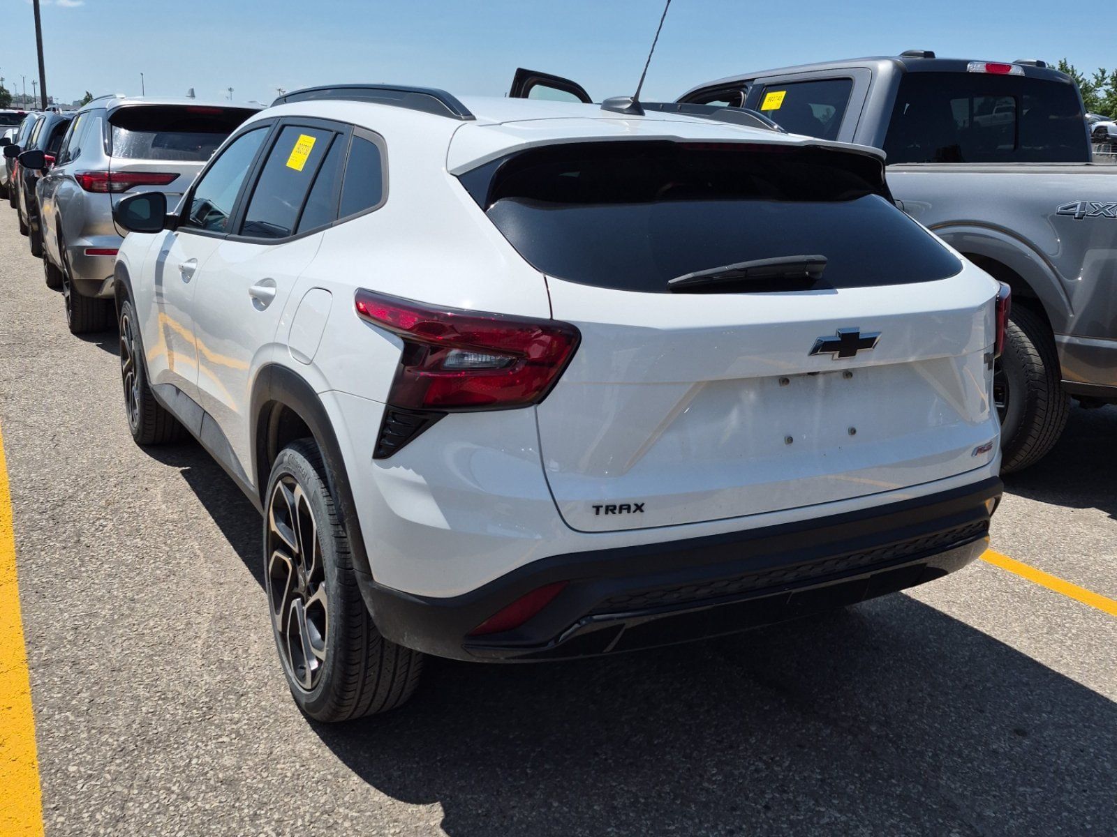 Used 2024 Chevrolet Trax RS w/ Sunroof Package FWD image 6
