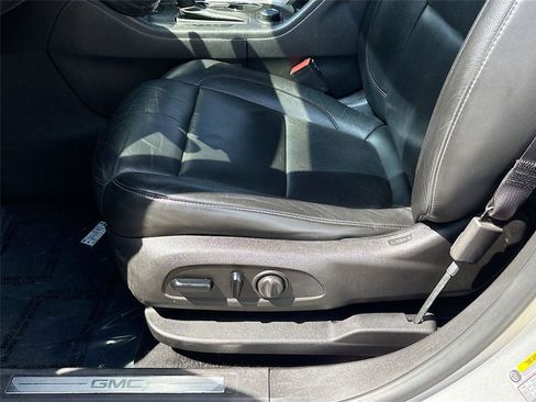 Used 2019 GMC Acadia SLT w/ LPO, Floor Liner Package FWD image 19