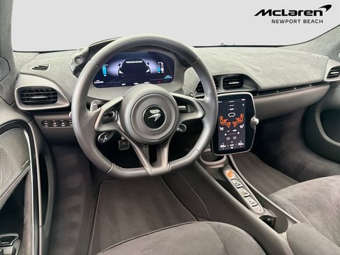 Used 2025 McLaren Artura RWD image 27