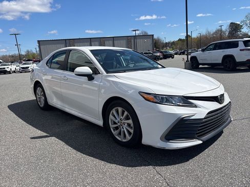 Used 2024 Toyota Camry LE image 9