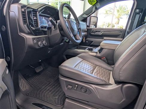 Used 2024 Chevrolet Silverado 2500 ZR2 image 9