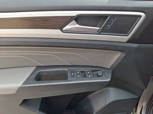 Certified 2022 Volkswagen Atlas SE w/ Panoramic Sunroof Package AWD/4WD image 17