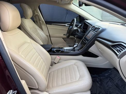 Used 2013 Ford Fusion SE FWD image 18