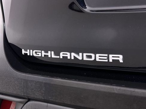 Used 2023 Toyota Highlander XLE image 55