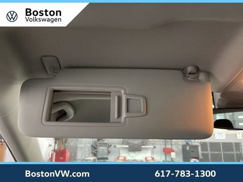 Used 2025 Volkswagen Jetta SE w/ Black Wheel Package image 24