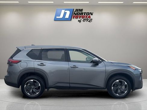 Used 2025 Nissan Rogue SV AWD/4WD image 4