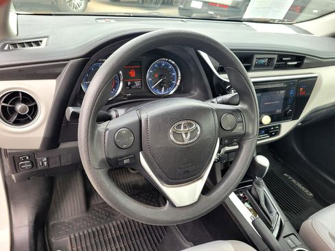 Used 2019 Toyota Corolla LE image 11