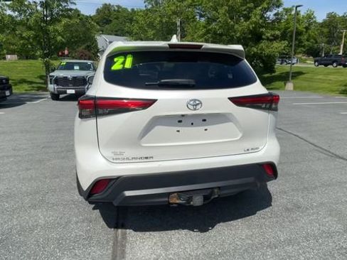 Used 2021 Toyota Highlander LE AWD/4WD image 7