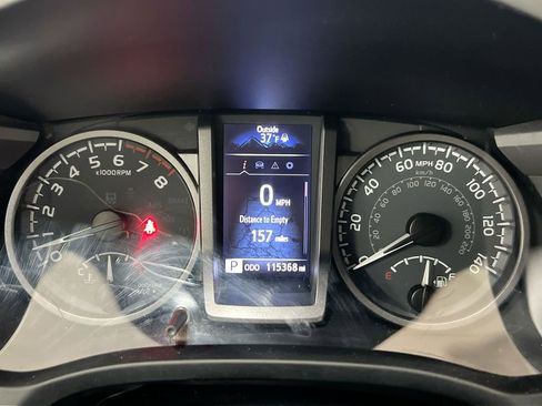 Used 2020 Toyota Tacoma TRD Off-Road image 12