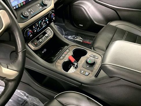 Used 2021 GMC Acadia Denali w/ Denali Ultimate Package image 17