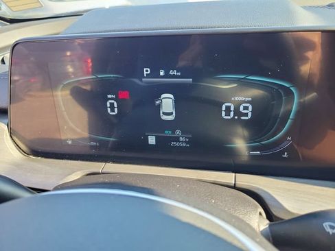 Used 2025 Kia Telluride AWD image 30