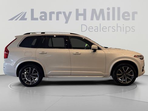 Used 2017 Volvo XC90 T6 Momentum w/ Vision Package AWD/4WD image 6