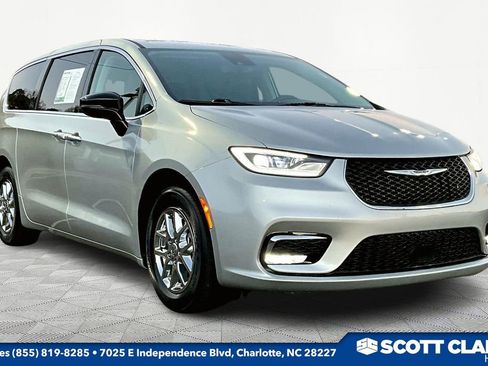 Used 2024 Chrysler Pacifica Touring-L image 1