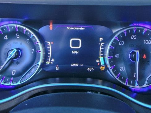 Used 2024 Chrysler Pacifica Touring-L FWD image 21