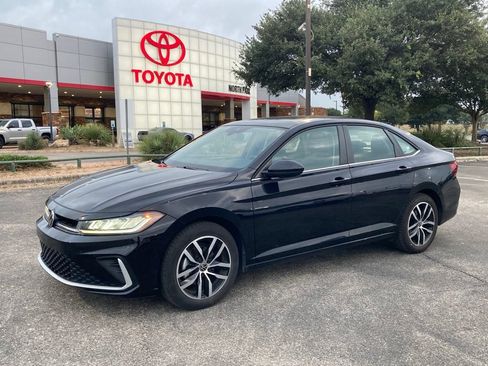 Used 2025 Volkswagen Jetta SE FWD image 1