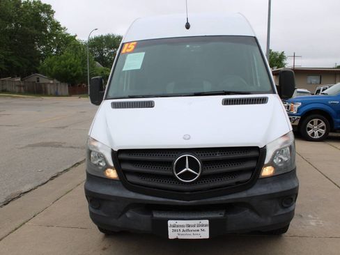 Used 2015 Mercedes-Benz Sprinter 2500 image 3
