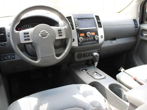 Used 2020 Nissan Frontier SV w/ Midnight Edition Floor Mats image 4