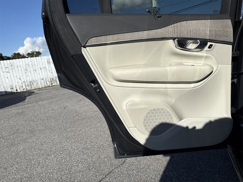 Used 2022 Volvo XC90 T6 Inscription w/ Advanced Package image 41