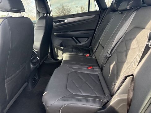 Used 2025 Volkswagen Atlas Cross Sport SE image 27