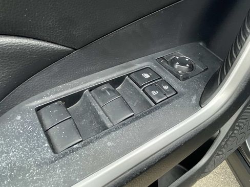 Used 2022 Toyota RAV4 LE FWD image 12