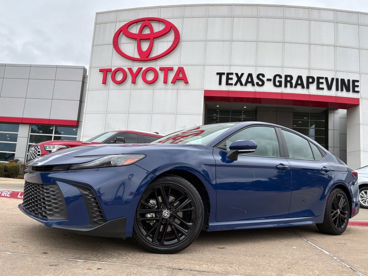 Used 2026 Toyota Camry SE FWD image 2