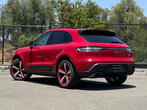 Used 2025 Porsche Macan image 3