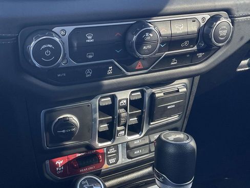 Used 2025 Jeep Wrangler Unlimited Rubicon image 38