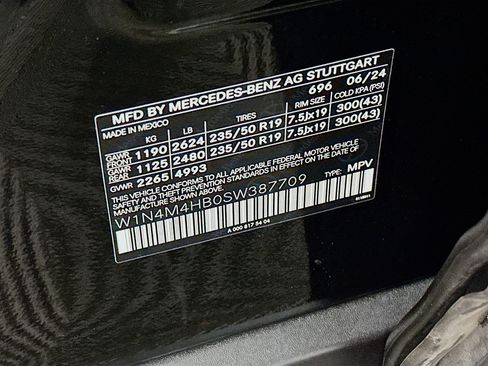 Used 2025 Mercedes-Benz GLB 250 4MATIC image 12