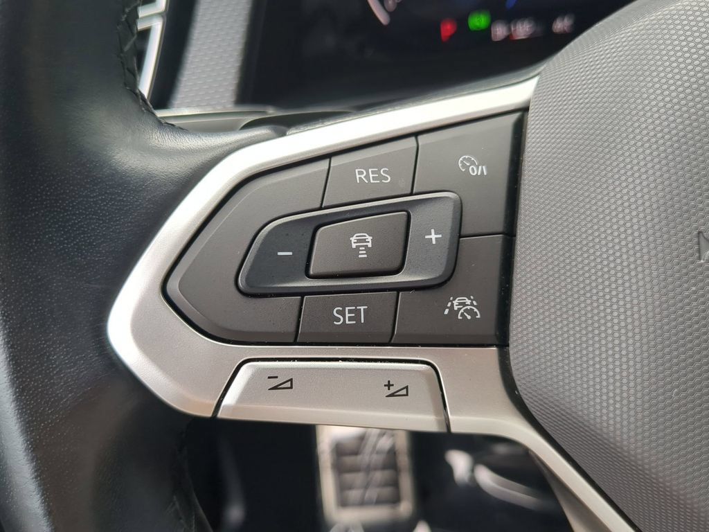 Certified 2024 Volkswagen Atlas Cross Sport SEL Premium R-Line AWD/4WD image 31