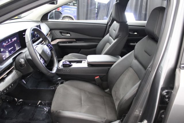 Used 2024 Nissan Ariya AWD image 15
