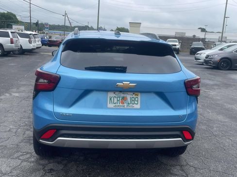 Used 2025 Chevrolet Trax LT FWD image 4