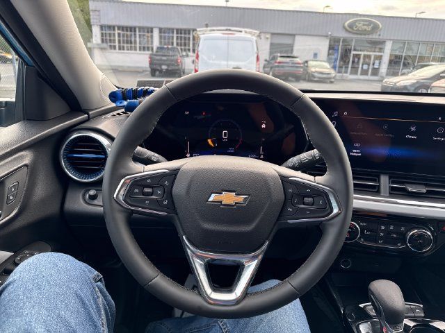 Used 2025 Chevrolet Trax LT w/ Driver Confidence Package FWD image 15