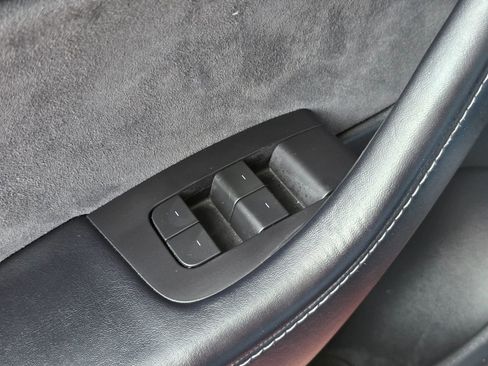 Used 2021 Tesla Model Y Long Range AWD/4WD image 22